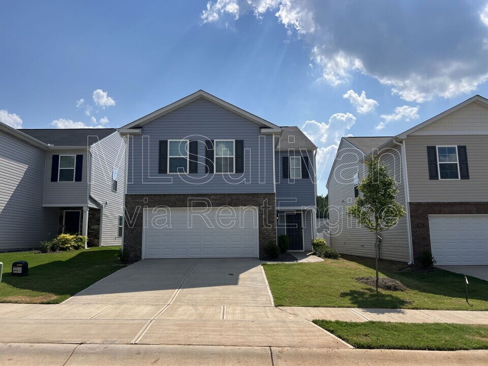 2932 Egert Dr in Haw River, NC - Building Photo