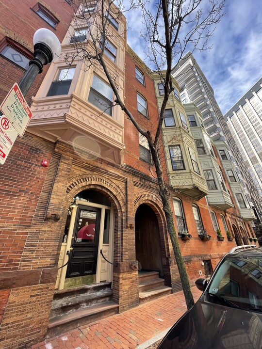 19 Garrison St, Unit 2 in Boston, MA - Building Photo