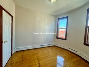 19 Monmouth St, Unit 2 in Boston, MA - Building Photo - Building Photo