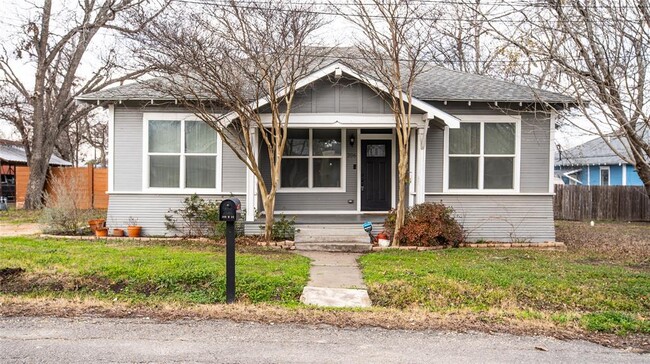 206 W 11th St in Taylor, TX - Building Photo - Building Photo