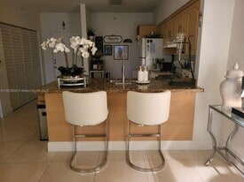 5099 NW 7th St, Unit 205 in Miami, FL - Building Photo