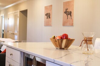 118 Holland St, Unit 2R in Somerville, MA - Building Photo - Building Photo