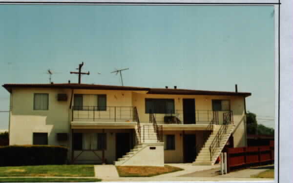 563 E Hurst St in Covina, CA - Building Photo - Building Photo