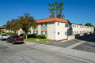 Casa Granada Apartments in Riverside, CA - Foto de edificio - Primary Photo