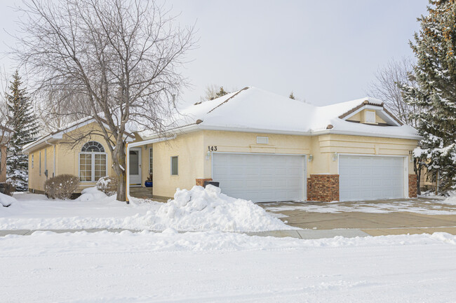 25 Hamptons Rise NW in Calgary, AB - Building Photo - Building Photo