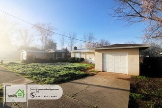 3120 Stingy Ln in Anderson, CA - Building Photo - Building Photo