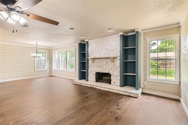 8017 Briarwood Ln in Austin, TX - Building Photo - Building Photo