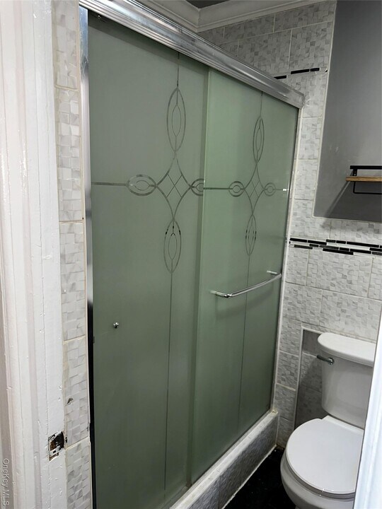 32-26 106th St in Queens, NY - Building Photo