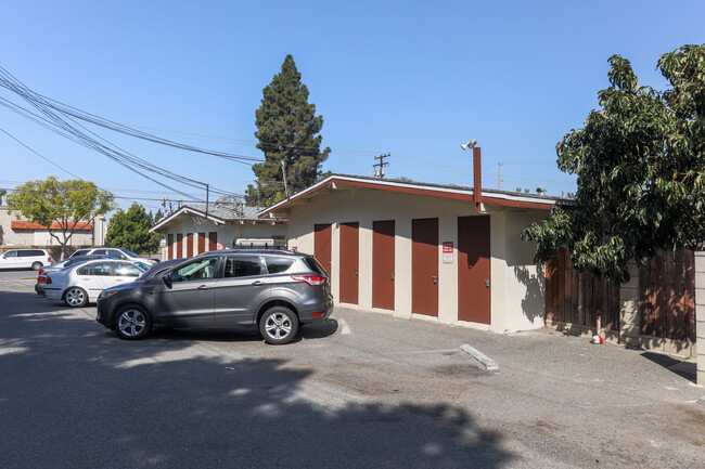 234 W Mayfair Ave in Orange, CA - Building Photo - Building Photo