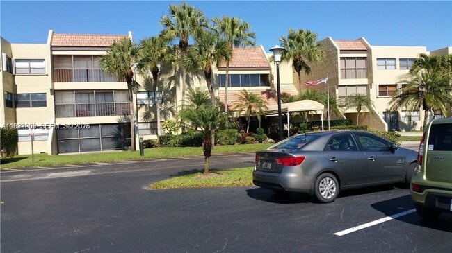 property at 220 Lakeview Dr