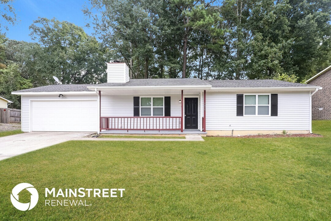 1017 Lombardy Way in Jonesboro, GA - Building Photo