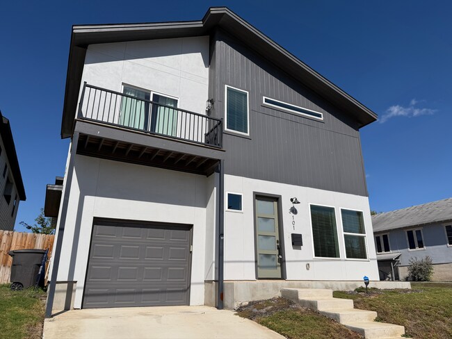 343 Porter St in San Antonio, TX - Building Photo - Building Photo