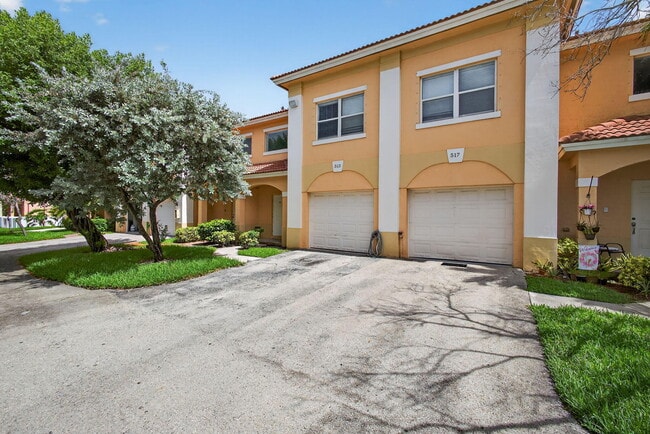 513 Talia Cir in Palm Springs, FL - Building Photo - Building Photo