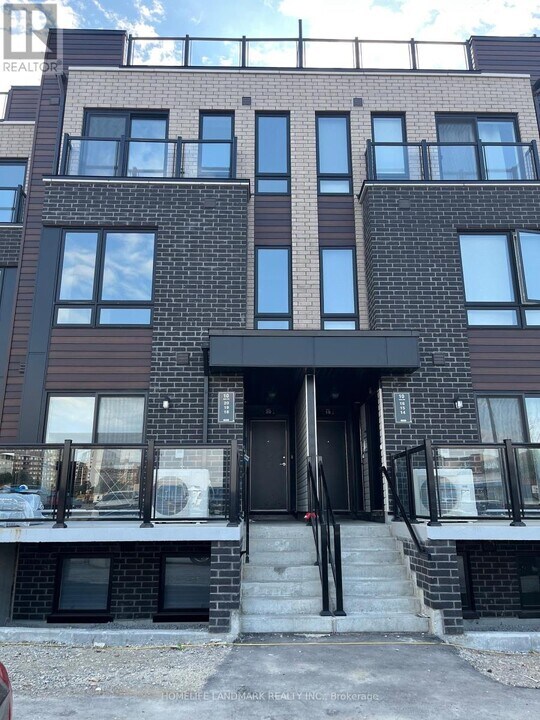 10 Liben Wy in Toronto, ON - Building Photo
