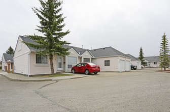 Woodside Gardens in Airdrie, AB - Building Photo - Building Photo