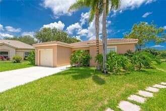 2001 SW 104th Ave in Miramar, FL - Building Photo - Building Photo