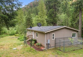 12272 S Fork Little Butte Creek Rd in Eagle Point, OR - Building Photo - Building Photo