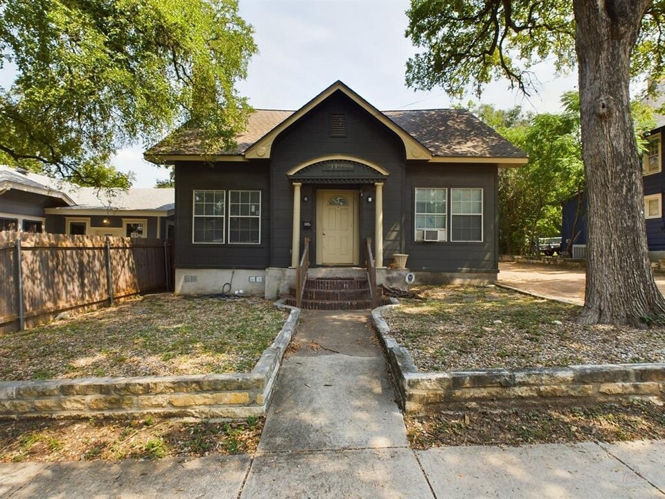 1102 W 22nd St in Austin, TX - Building Photo