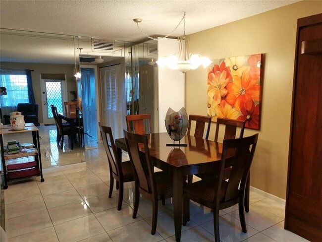 4010 Swansea Crescent in Deerfield Beach, FL - Building Photo - Building Photo