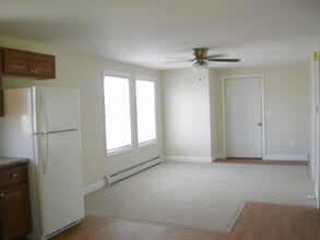 8 Central Park Ave, Unit 1 in Old Orchard Beach, ME - Foto de edificio - Building Photo