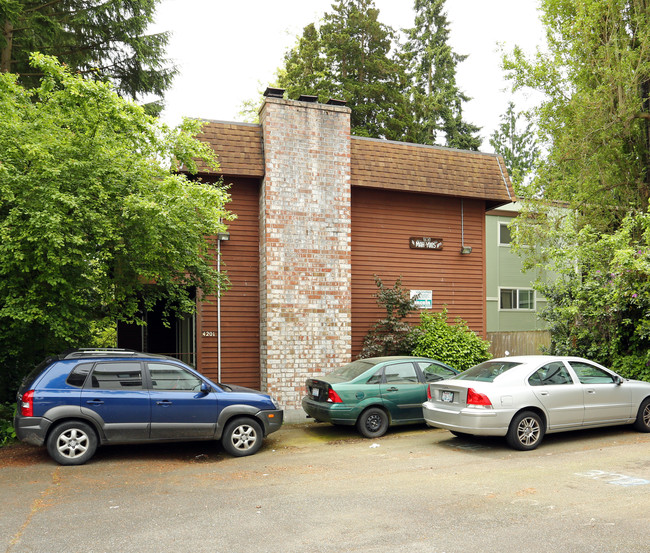 Mah-Yoos Apartments in Seattle, WA - Building Photo - Building Photo