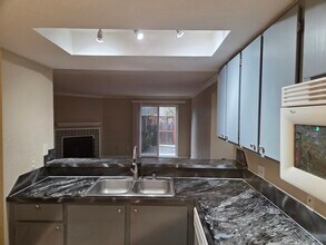 220 Israel Rd SW, Unit G8 in Tumwater, WA - Foto de edificio - Building Photo