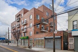 31-53 Linden Pl in Flushing, NY - Building Photo - Building Photo