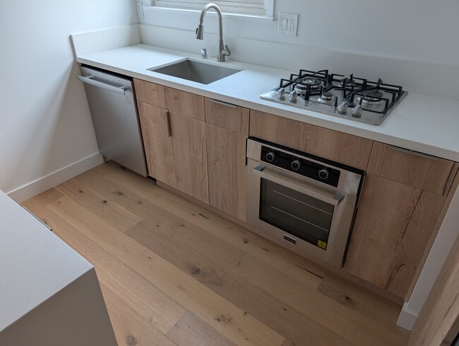 2240 Delaware Ave in Santa Monica, CA - Building Photo - Building Photo