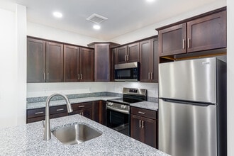 Station 280 in Granby, CT - Foto de edificio - Interior Photo