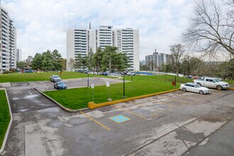 Cedar Grove in Toronto, ON - Building Photo - Building Photo