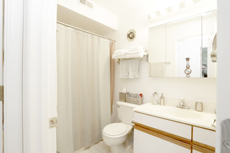 Linden Towers *Washer & Dryer in Apartment* in Bensenville, IL - Building Photo - Interior Photo