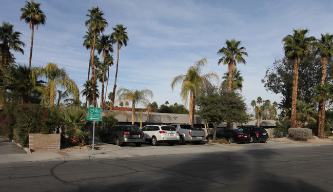 Casa Olancha in Palm Springs, CA - Building Photo - Building Photo