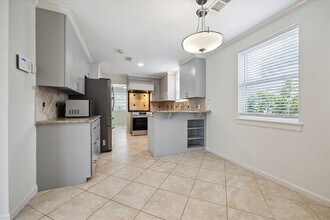 10623 Hillcroft St in Houston, TX - Building Photo - Building Photo