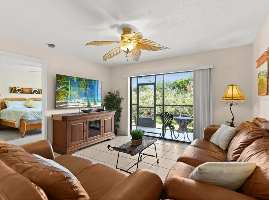 1669 Seascape Cir, Unit 1669 in Tarpon Springs, FL - Foto de edificio