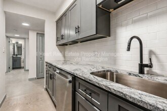 2085 W Broad St in Columbus, OH - Building Photo - Building Photo