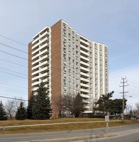 Round Hill Apartments in Toronto, ON - Building Photo