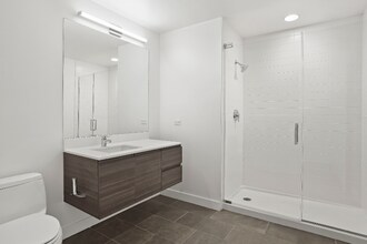 223 W Hubbard St in Chicago, IL - Building Photo - Building Photo