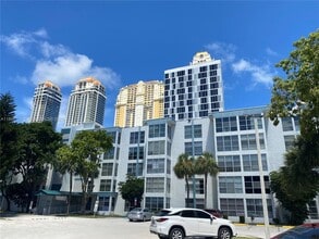 200 177th Dr in Sunny Isles Beach, FL - Building Photo - Building Photo