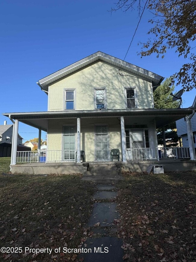 property at 1721 N Sumner Ave