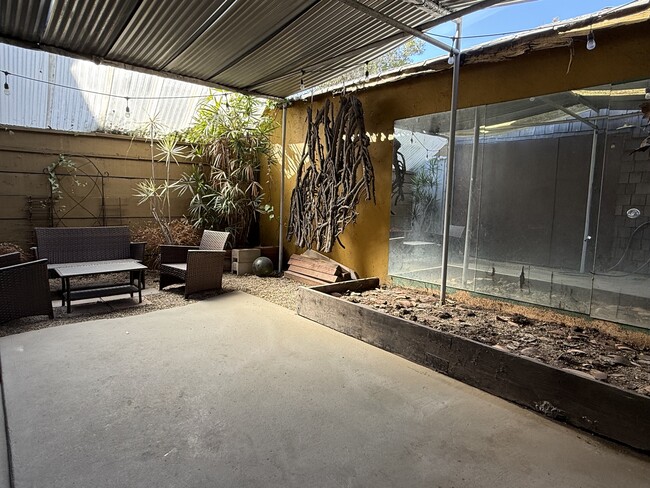 10721 Francis Pl, Unit 10721 Francis Place in Los Angeles, CA - Building Photo - Building Photo