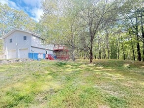 4344 Pne Rdg Dr in Bushkill, PA - Building Photo - Building Photo