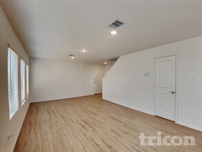 3023 Twisted Myrtle Dr in Conroe, TX - Foto de edificio - Building Photo