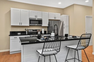 1220 E Pacific St in Springfield, MO - Foto de edificio - Building Photo