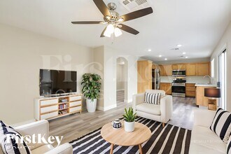 5681 Woods Crossing St in Las Vegas, NV - Building Photo - Building Photo