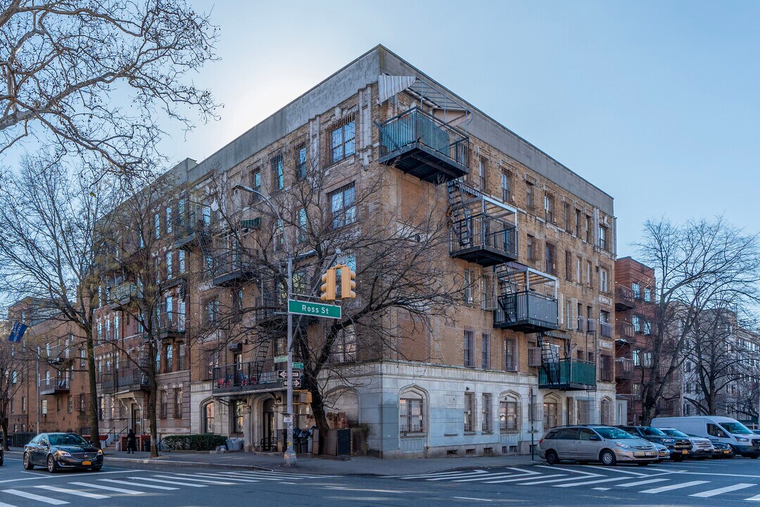 562 Bedford Ave in Brooklyn, NY - Foto de edificio