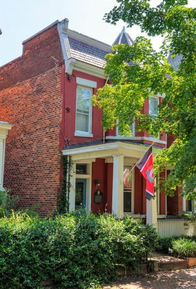 2710 E Grace St in Richmond, VA - Foto de edificio - Building Photo
