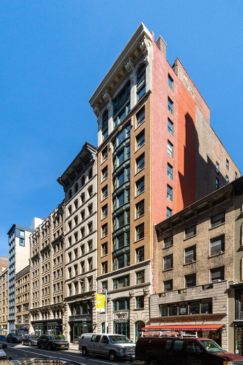 9 W 20th St in New York, NY - Building Photo