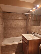 8569 W 101st Ter, Unit 309 in Palos Hills, IL - Building Photo - Building Photo