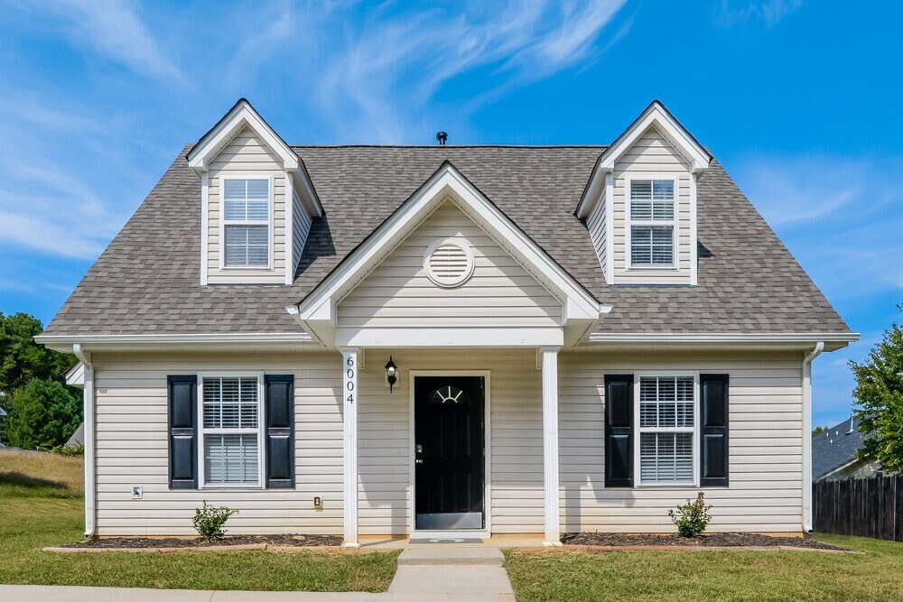 6004 Bradford Ct in Dallas, NC - Building Photo