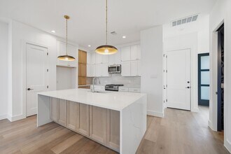 2036 Thonig Rd in Houston, TX - Building Photo - Building Photo